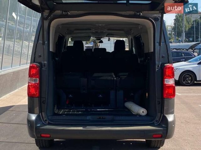 Серый Опель Zafira Life, объемом двигателя 2 л и пробегом 80 тыс. км за 27900 $, фото 3 на Automoto.ua