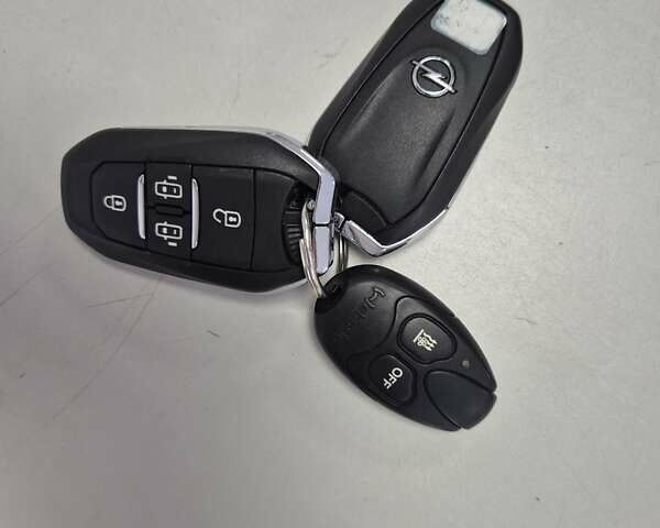 Серый Опель Zafira Life, объемом двигателя 2 л и пробегом 200 тыс. км за 25999 $, фото 75 на Automoto.ua