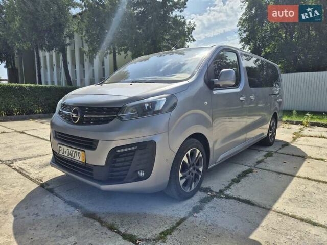 Серый Опель Zafira Life, объемом двигателя 2 л и пробегом 200 тыс. км за 25999 $, фото 8 на Automoto.ua