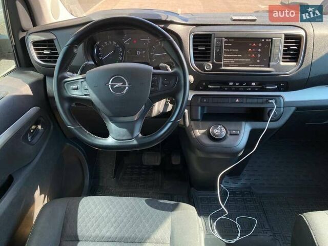 Серый Опель Zafira Life, объемом двигателя 2 л и пробегом 80 тыс. км за 27900 $, фото 12 на Automoto.ua