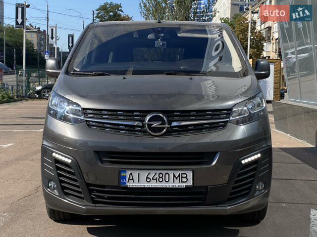 Серый Опель Zafira Life, объемом двигателя 2 л и пробегом 80 тыс. км за 34900 $, фото 2 на Automoto.ua
