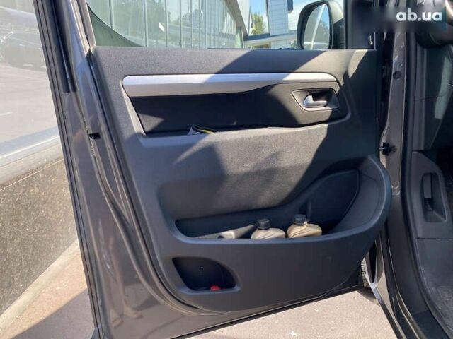 Серый Опель Zafira Life, объемом двигателя 2 л и пробегом 80 тыс. км за 33900 $, фото 18 на Automoto.ua