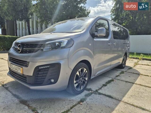 Серый Опель Zafira Life, объемом двигателя 2 л и пробегом 200 тыс. км за 25999 $, фото 4 на Automoto.ua