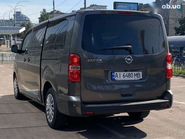 Серый Опель Zafira Life, объемом двигателя 2 л и пробегом 80 тыс. км за 33900 $, фото 4 на Automoto.ua