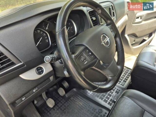 Серый Опель Zafira Life, объемом двигателя 2 л и пробегом 200 тыс. км за 25999 $, фото 27 на Automoto.ua