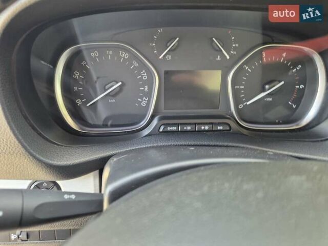 Серый Опель Zafira Life, объемом двигателя 2 л и пробегом 200 тыс. км за 25999 $, фото 46 на Automoto.ua