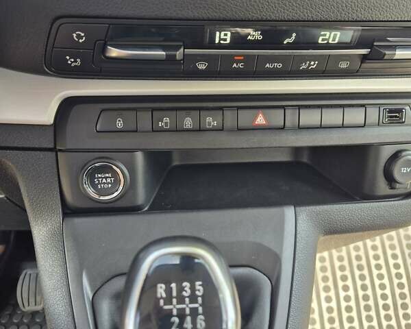 Серый Опель Zafira Life, объемом двигателя 2 л и пробегом 226 тыс. км за 24999 $, фото 48 на Automoto.ua