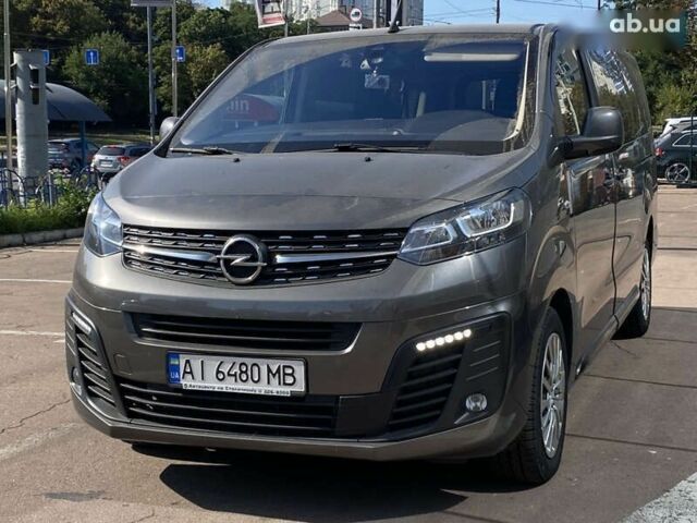 Серый Опель Zafira Life, объемом двигателя 2 л и пробегом 80 тыс. км за 33900 $, фото 1 на Automoto.ua