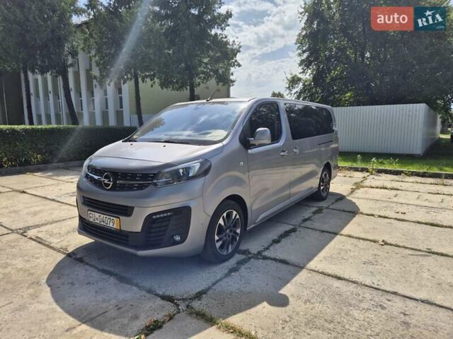 Серый Опель Zafira Life, объемом двигателя 2 л и пробегом 200 тыс. км за 25999 $, фото 1 на Automoto.ua