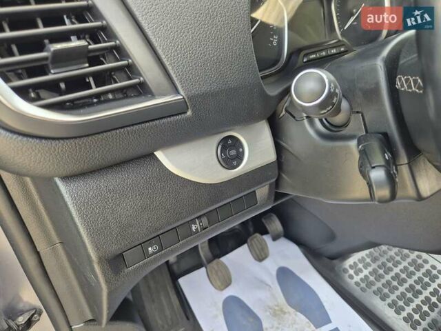 Серый Опель Zafira Life, объемом двигателя 2 л и пробегом 200 тыс. км за 25999 $, фото 45 на Automoto.ua