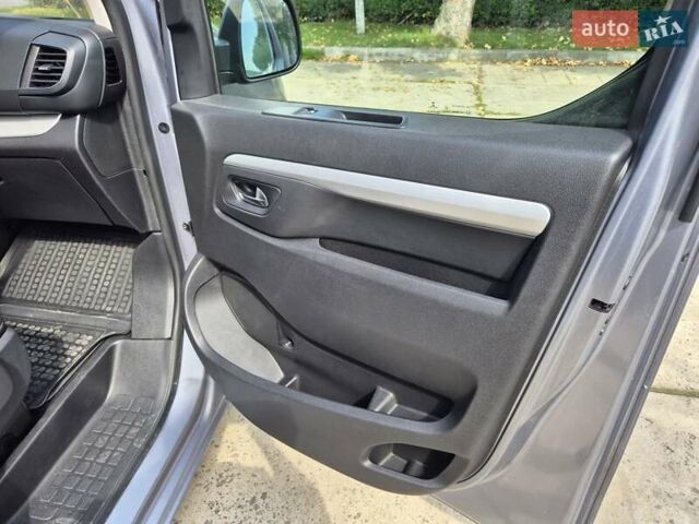 Серый Опель Zafira Life, объемом двигателя 2 л и пробегом 200 тыс. км за 25999 $, фото 81 на Automoto.ua