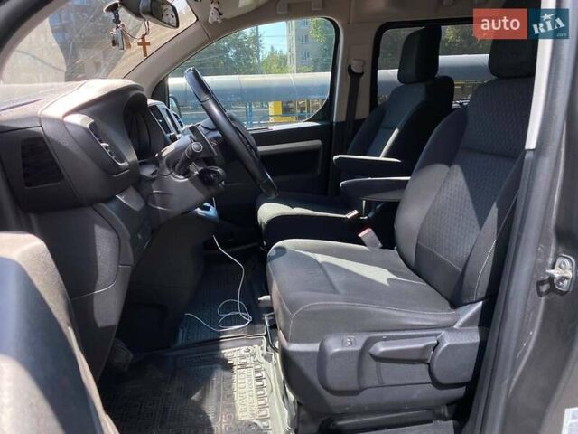 Серый Опель Zafira Life, объемом двигателя 2 л и пробегом 80 тыс. км за 27900 $, фото 10 на Automoto.ua