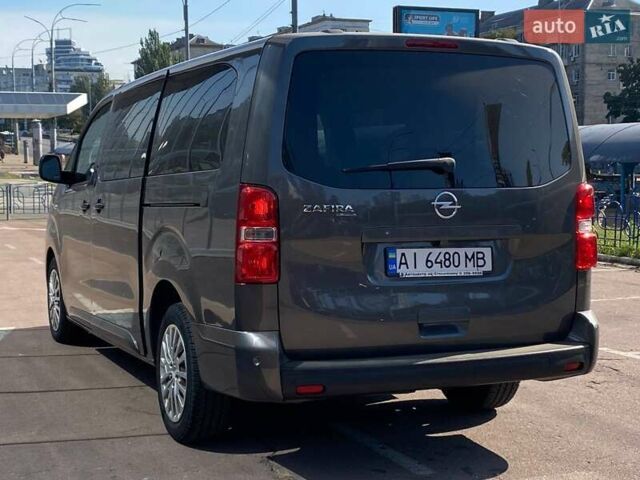 Серый Опель Zafira Life, объемом двигателя 2 л и пробегом 80 тыс. км за 27900 $, фото 2 на Automoto.ua