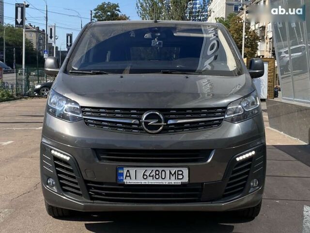 Серый Опель Zafira Life, объемом двигателя 2 л и пробегом 80 тыс. км за 33900 $, фото 2 на Automoto.ua