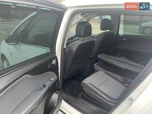 Белый Опель Zafira Tourer, объемом двигателя 2 л и пробегом 187 тыс. км за 9450 $, фото 26 на Automoto.ua