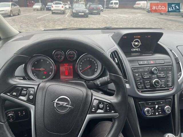 Белый Опель Zafira Tourer, объемом двигателя 2 л и пробегом 187 тыс. км за 9450 $, фото 91 на Automoto.ua