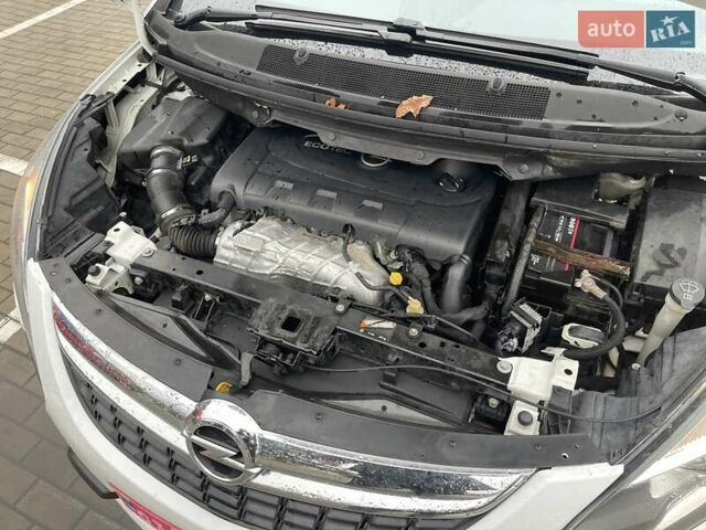 Белый Опель Zafira Tourer, объемом двигателя 2 л и пробегом 187 тыс. км за 9850 $, фото 19 на Automoto.ua