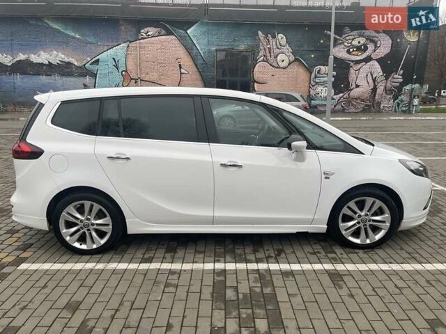 Белый Опель Zafira Tourer, объемом двигателя 2 л и пробегом 187 тыс. км за 9450 $, фото 86 на Automoto.ua