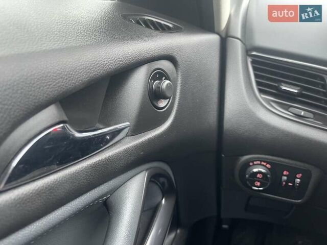 Белый Опель Zafira Tourer, объемом двигателя 2 л и пробегом 187 тыс. км за 8975 $, фото 52 на Automoto.ua