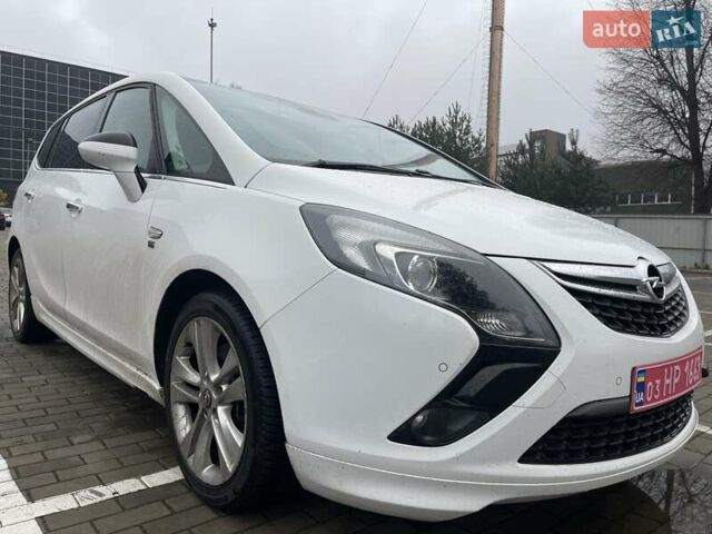 Белый Опель Zafira Tourer, объемом двигателя 2 л и пробегом 187 тыс. км за 9850 $, фото 1 на Automoto.ua
