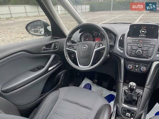 Белый Опель Zafira Tourer, объемом двигателя 2 л и пробегом 187 тыс. км за 9450 $, фото 36 на Automoto.ua