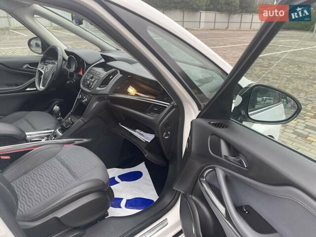 Белый Опель Zafira Tourer, объемом двигателя 2 л и пробегом 187 тыс. км за 9450 $, фото 44 на Automoto.ua