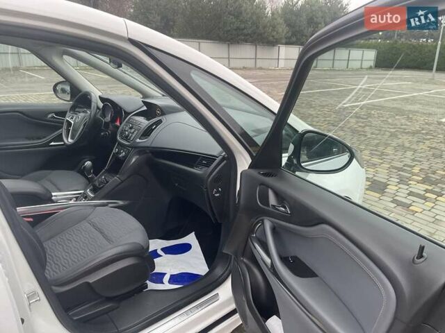 Белый Опель Zafira Tourer, объемом двигателя 2 л и пробегом 187 тыс. км за 9450 $, фото 47 на Automoto.ua