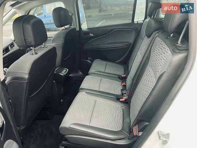 Белый Опель Zafira Tourer, объемом двигателя 2 л и пробегом 187 тыс. км за 9850 $, фото 33 на Automoto.ua