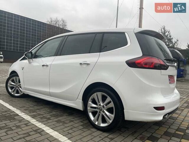 Белый Опель Zafira Tourer, объемом двигателя 2 л и пробегом 187 тыс. км за 9450 $, фото 79 на Automoto.ua