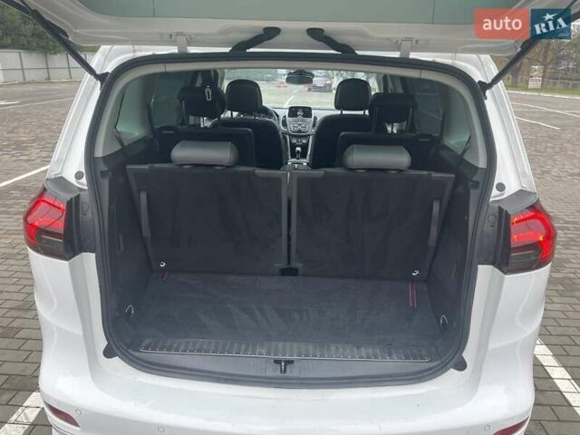 Белый Опель Zafira Tourer, объемом двигателя 2 л и пробегом 187 тыс. км за 9450 $, фото 58 на Automoto.ua