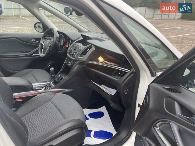 Белый Опель Zafira Tourer, объемом двигателя 2 л и пробегом 187 тыс. км за 9450 $, фото 43 на Automoto.ua