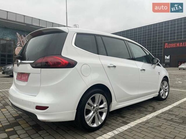 Белый Опель Zafira Tourer, объемом двигателя 2 л и пробегом 187 тыс. км за 9450 $, фото 85 на Automoto.ua