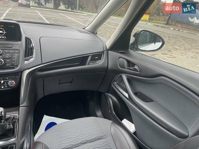 Белый Опель Zafira Tourer, объемом двигателя 2 л и пробегом 187 тыс. км за 9450 $, фото 40 на Automoto.ua