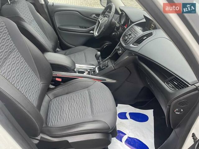 Белый Опель Zafira Tourer, объемом двигателя 2 л и пробегом 187 тыс. км за 9450 $, фото 52 на Automoto.ua
