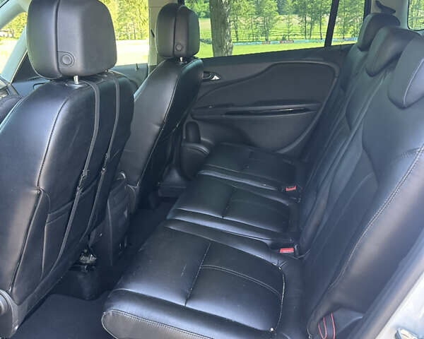 Белый Опель Zafira Tourer, объемом двигателя 1.96 л и пробегом 269 тыс. км за 10500 $, фото 11 на Automoto.ua