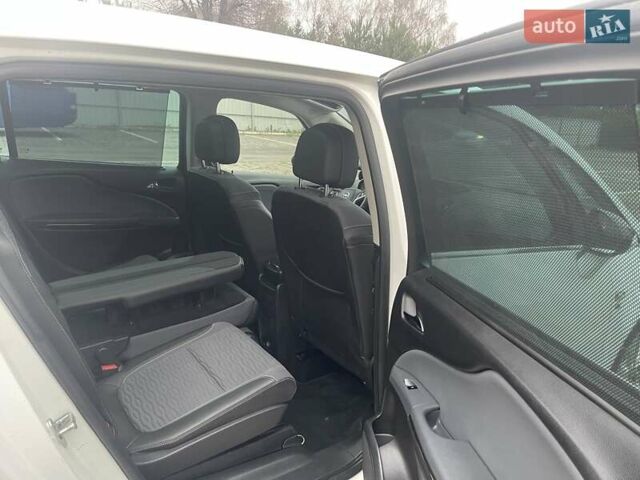 Белый Опель Zafira Tourer, объемом двигателя 2 л и пробегом 187 тыс. км за 9450 $, фото 30 на Automoto.ua
