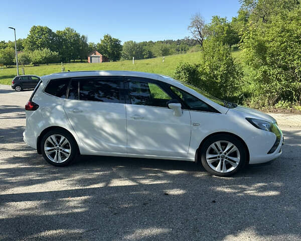 Белый Опель Zafira Tourer, объемом двигателя 2 л и пробегом 280 тыс. км за 10500 $, фото 8 на Automoto.ua