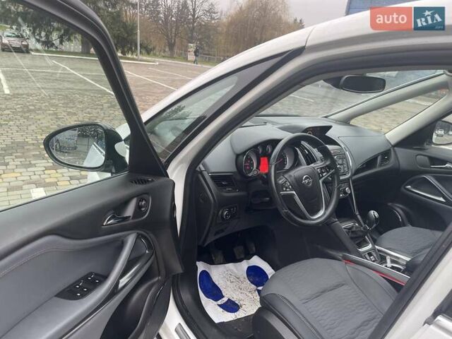 Білий Опель Zafira Tourer, об'ємом двигуна 2 л та пробігом 187 тис. км за 9450 $, фото 2 на Automoto.ua