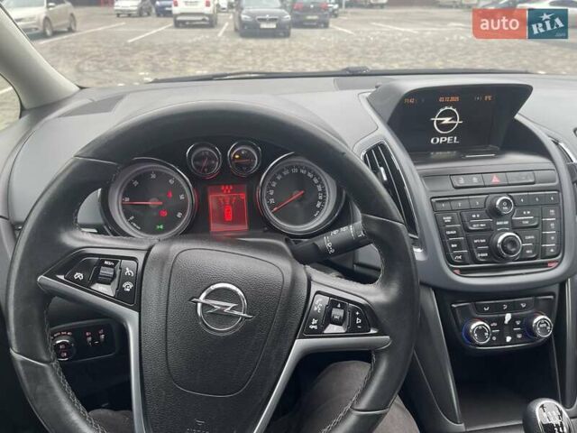 Білий Опель Zafira Tourer, об'ємом двигуна 2 л та пробігом 187 тис. км за 9450 $, фото 49 на Automoto.ua