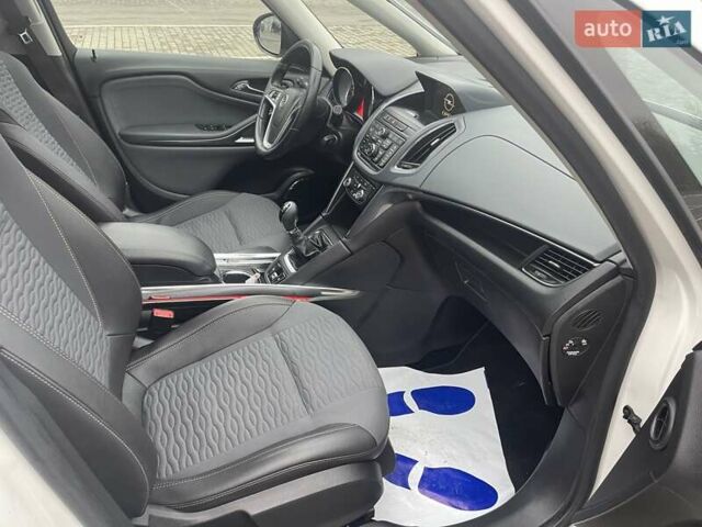 Белый Опель Zafira Tourer, объемом двигателя 2 л и пробегом 187 тыс. км за 9450 $, фото 53 на Automoto.ua