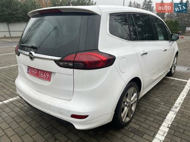 Белый Опель Zafira Tourer, объемом двигателя 2 л и пробегом 187 тыс. км за 9850 $, фото 9 на Automoto.ua