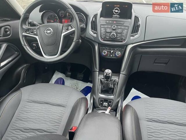 Белый Опель Zafira Tourer, объемом двигателя 2 л и пробегом 187 тыс. км за 9450 $, фото 37 на Automoto.ua