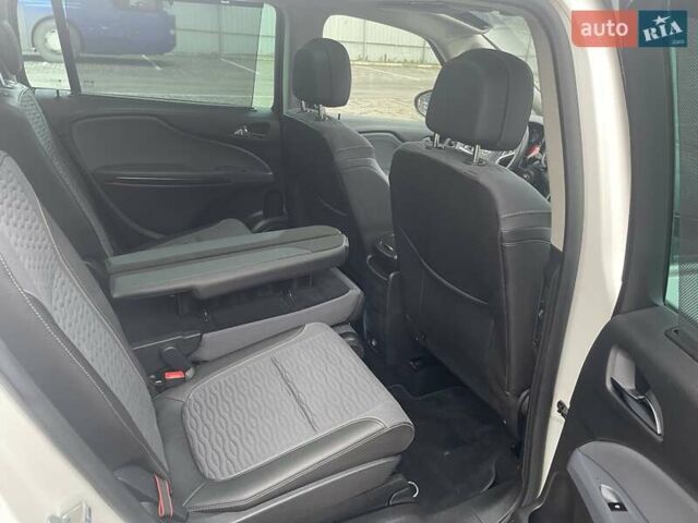 Белый Опель Zafira Tourer, объемом двигателя 2 л и пробегом 187 тыс. км за 9450 $, фото 55 на Automoto.ua