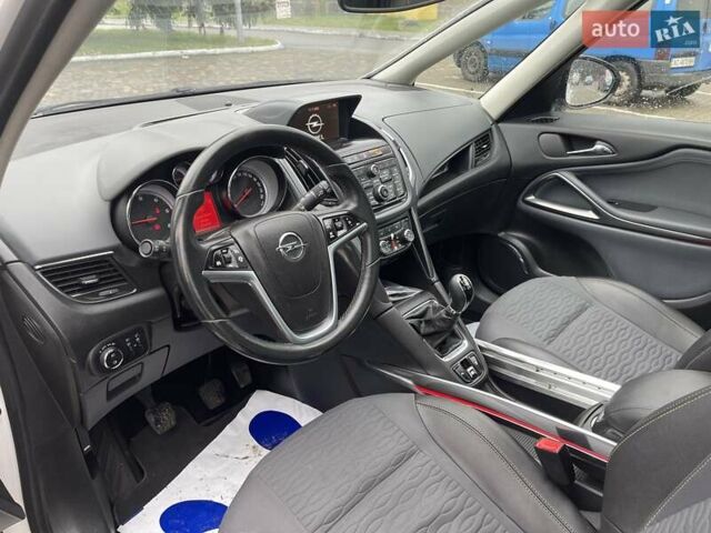 Белый Опель Zafira Tourer, объемом двигателя 2 л и пробегом 187 тыс. км за 9850 $, фото 11 на Automoto.ua
