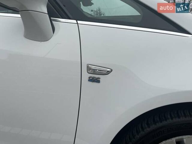 Белый Опель Zafira Tourer, объемом двигателя 2 л и пробегом 187 тыс. км за 9450 $, фото 17 на Automoto.ua