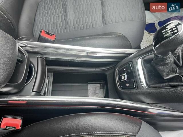 Белый Опель Zafira Tourer, объемом двигателя 2 л и пробегом 187 тыс. км за 9450 $, фото 66 на Automoto.ua