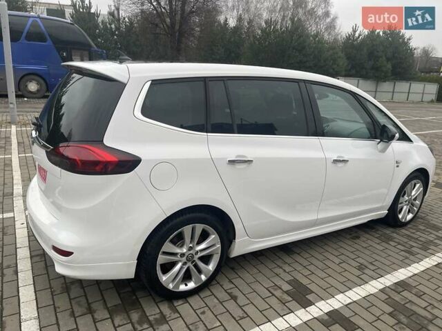 Белый Опель Zafira Tourer, объемом двигателя 2 л и пробегом 187 тыс. км за 9450 $, фото 22 на Automoto.ua