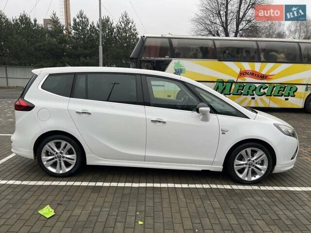Белый Опель Zafira Tourer, объемом двигателя 2 л и пробегом 187 тыс. км за 8975 $, фото 68 на Automoto.ua
