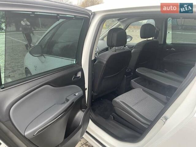 Білий Опель Zafira Tourer, об'ємом двигуна 2 л та пробігом 187 тис. км за 9450 $, фото 5 на Automoto.ua