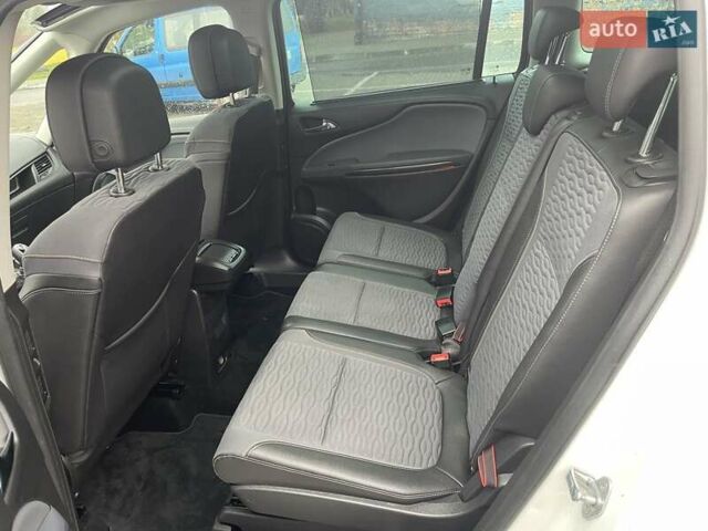Белый Опель Zafira Tourer, объемом двигателя 2 л и пробегом 187 тыс. км за 9850 $, фото 13 на Automoto.ua